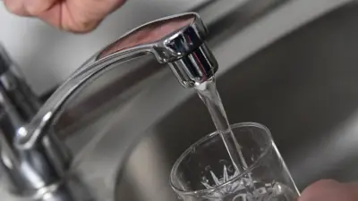 Eau du robinet déconseillée à Saint-Marcel-de-Careiret, distributions prévues