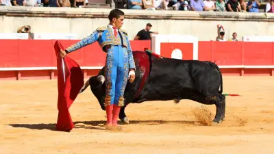 Feria de Nîmes : Victor coupe deux oreilles, Vilau triomphe