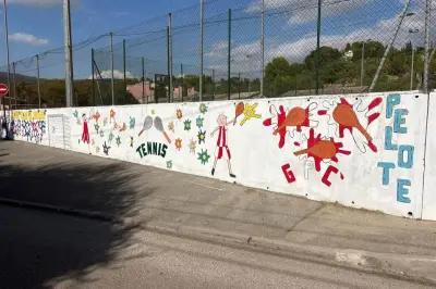 Fresque murale à Grasse : des jeunes embellissent le stade Yvon-Chiletti