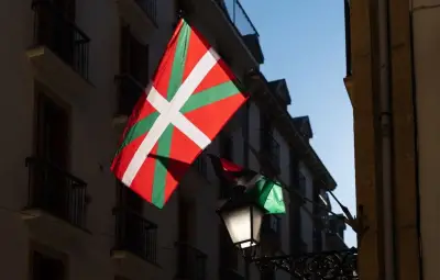 Fresque Txomin Olhagaray : 500 personnes mobilisées à Itxassou