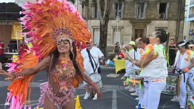 Fête votive de Bagnols : brésiliennes, pétanque et course de garçons de café