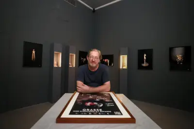 Guillaume Barclay sublime les flacons du Musée de la Parfumerie