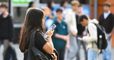 Interdiction du portable au lycée : une mesure aux effets limités