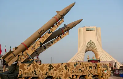 Iran promet de briser l'ennemi américain après des frappes meurtrières