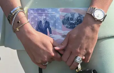 Le passeport américain orné du visage de Donald Trump fait sensation