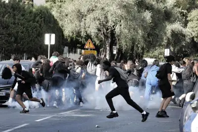 Lycées bloqués dans les Alpes-Maritimes : interpellations, gaz lacrymogènes
