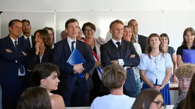 Macron à Mende : « Je demande aux ministres de déposer leurs téléphones »