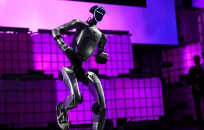 Manifestation de robots à Varsovie : une mise en scène de l'ONG Democratism