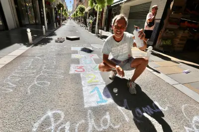 Marelles colorées de Virgilien dans les rues du Mourillon à Toulon