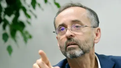 Nouvelle plainte contre Robert Ménard pour des affiches « On aime la messe »