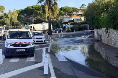 Rupture de canalisation : une route inondée à Antibes près du port Gallice