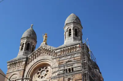 Saint-Raphaël : la croix de la basilique restaurée après la foudre