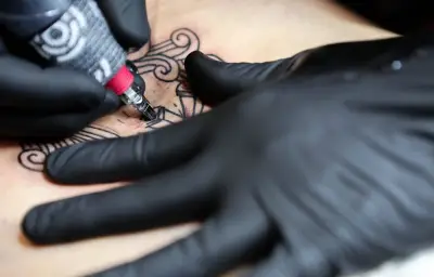 Tatoueur d'Arras jugé pour agressions sexuelles sur 16 clientes