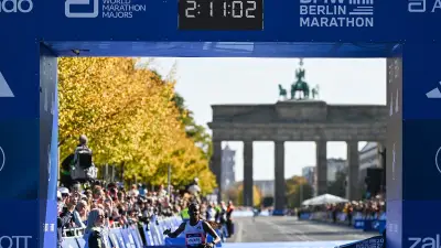 Tigst Assefa remporte Berlin malgré une blessure