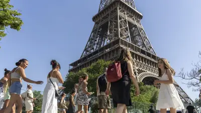 Tour Eiffel : réouverture après la grève, le groupe hindou BAPS s'excuse