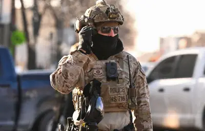 Un agent de l'ICE inculpé pour faux témoignage après une fusillade à Minneapolis