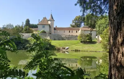 Un couple rénove seul un château du XVe siècle à Couzeix