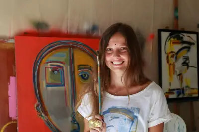 Une artiste niçoise revisite un siège de l'Allianz Riviera pour une vente caritative