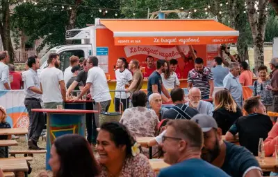 Une guinguette éphémère avec un camion de pompiers à Sanguinet