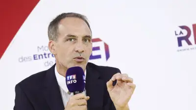 Voile : Glucksmann dénonce une « police des vêtements »