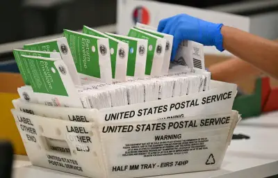 Vote par correspondance : la bataille judiciaire s'intensifie