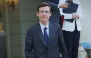 Abaya à l'école : le ministre recadre LFI et défend la laïcité