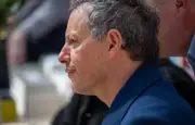 Anne-Élisabeth Lemoine recadre Marc-Olivier Fogiel sur sa perte de poids