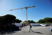 Antibes : la grue du port Vauban lance le gros œuvre du chantier à 16 M€