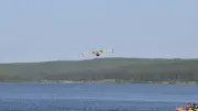 Aude : des Canadair frôlent des surfeurs sur le lac de la Ganguise
