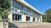 Baie vitrée à Beaucaire : une maître-nageuse grièvement blessée