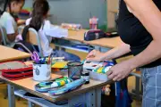 Cantine et fournitures scolaires : la gratuité divise à Grasse