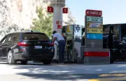 Carburants : la flambée des prix profite-t-elle vraiment à l'État ?