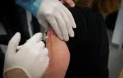 Carnet de vaccination électronique : la Cour des comptes exige une généralisation d'ici 2028