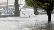 Fourgon piégé par les eaux sur la D986 à Montpellier