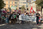 Hyères : une centaine de marcheurs pour le climat en centre-ville