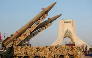 Iran promet de briser l'ennemi américain après des frappes meurtrières