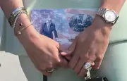 Le passeport américain orné du visage de Donald Trump fait sensation