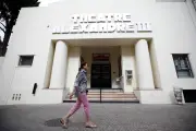 Le théâtre Alexandre III de Cannes devient théâtre Philippe Bouvard