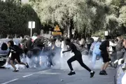 Lycées bloqués dans les Alpes-Maritimes : interpellations, gaz lacrymogènes