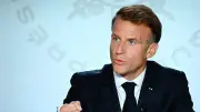 Macron défend la diplomatie face à la crise des carburants
