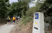 Maladie de Charcot : une Lyonnaise marche vers Compostelle
