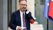 Ménard demande à Macron de témoigner à son procès