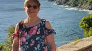 Monique Antoine expose ses peintures au sable à Vendres