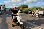 À Nice, Bastian raconte la galère des déplacements sans voiture dans les collines