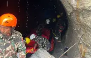 Népal : un troisième survivant extrait des tunnels, 1.375 morts