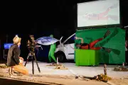Regards sur rue : « En attendant la vague », un vrai-faux tournage immersif