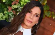 Sandra Bullock révèle ses chutes de cheveux liées au stress