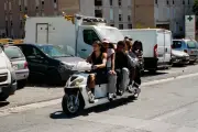Scooter à six places à Marseille : l'engin insolite qui fait le buzz