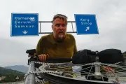 Tour du monde à pied : Karl Bushby face à la Manche