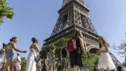 Tour Eiffel : réouverture après la grève, le groupe hindou BAPS s'excuse